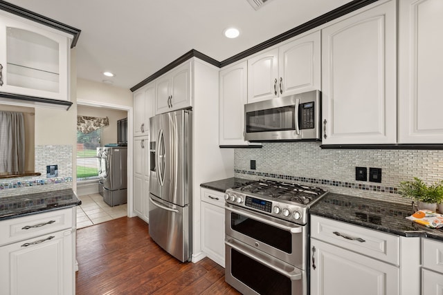 4147 Woodside Knl, Grapevine, TX 76051 - kitchen with stainless steel appliances, washer / clothes dryer, tasteful backsplash, white cabinetry, and recessed lighting