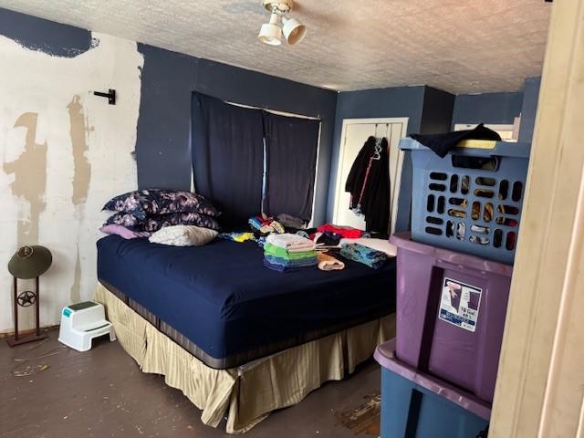 5829 Waddell St, Sansom Park, TX 76114 - bedroom featuring a textured ceiling and concrete floors