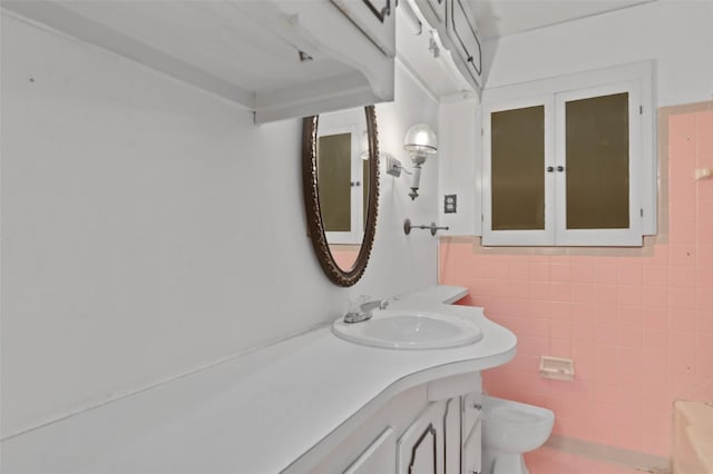 10230 Kilkenny Pl, Dallas, TX 75228 - full bath with tile walls, vanity, and a bath