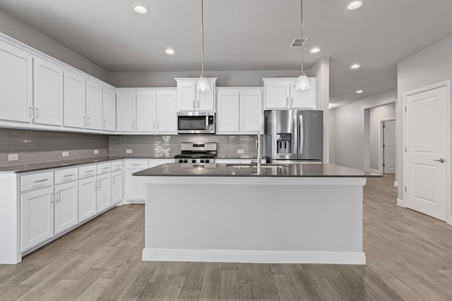 724 Cromane Rd, Fort Worth, TX 76052 - kitchen featuring stainless steel appliances, dark countertops, decorative backsplash, an island with sink, and recessed lighting