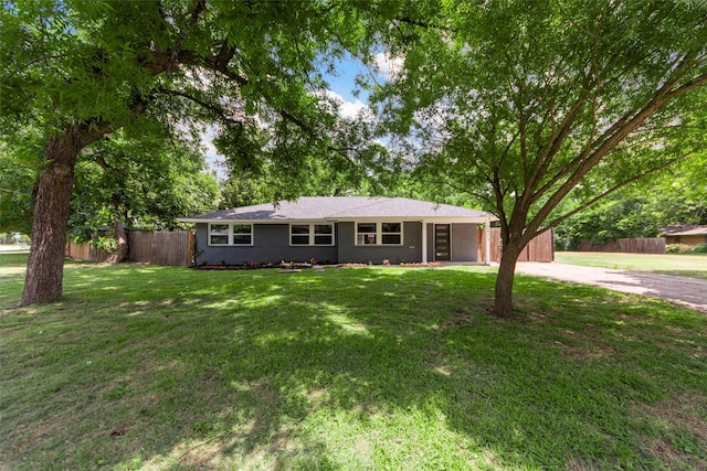 2473 W Five Mile Pkwy, Dallas, TX 75233 - ranch-style house with driveway