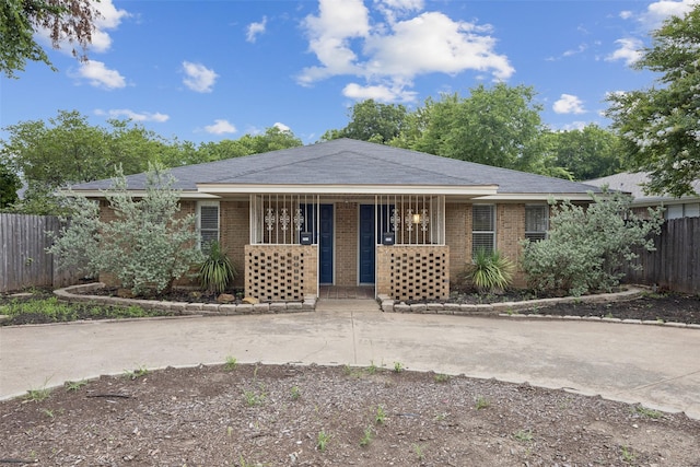 2529 W 12th St, Dallas, TX 75211 - ranch-style home with brick siding and a porch
