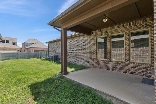 905 Plaza Ln, Argyle, TX 76226 - view of yard with a patio