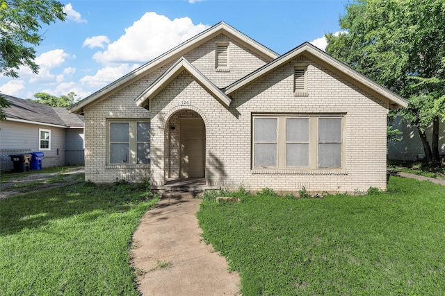 526 N 16th St, Waco, TX 76707 - view of front of property with brick siding and a front yard