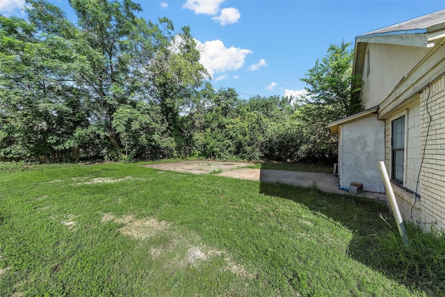 526 N 16th St, Waco, TX 76707 - view of green lawn featuring a patio