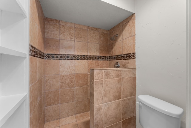 1124 Janell Dr, Irving, TX 75062 - bathroom featuring a tile shower and toilet