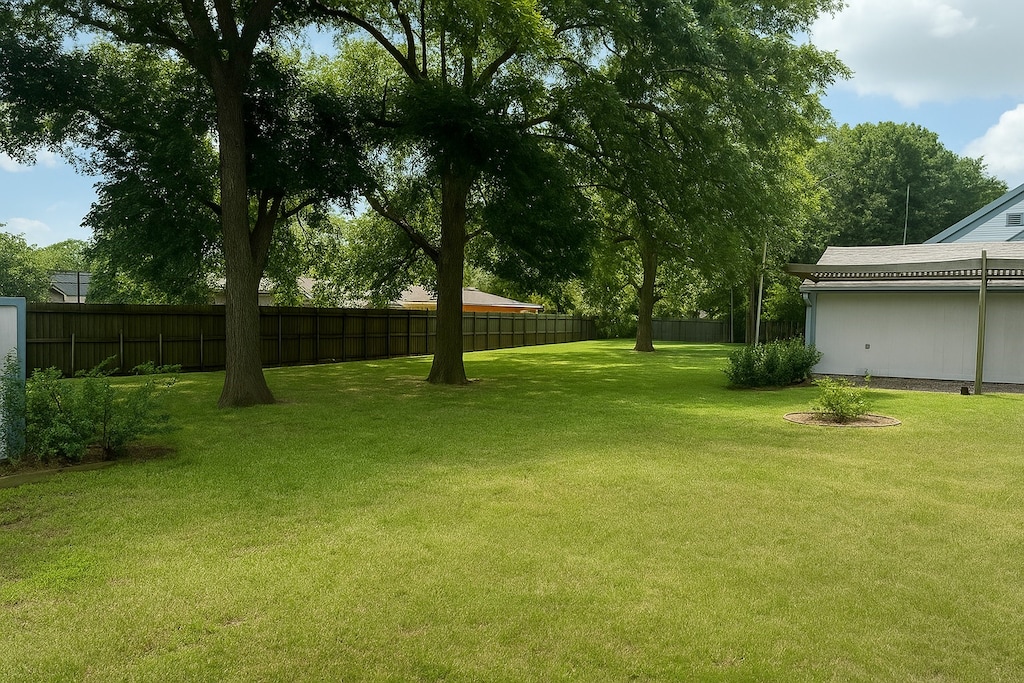 432 S 1st St, Hewitt, TX 76643 - view of yard