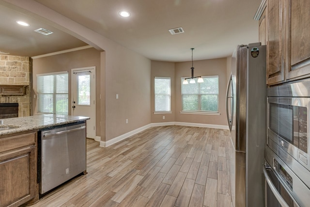 924 Via Barcelona, Mesquite, TX 75150 - kitchen with appliances with stainless steel finishes, light wood-type flooring, plenty of natural light, ornamental molding, and recessed lighting
