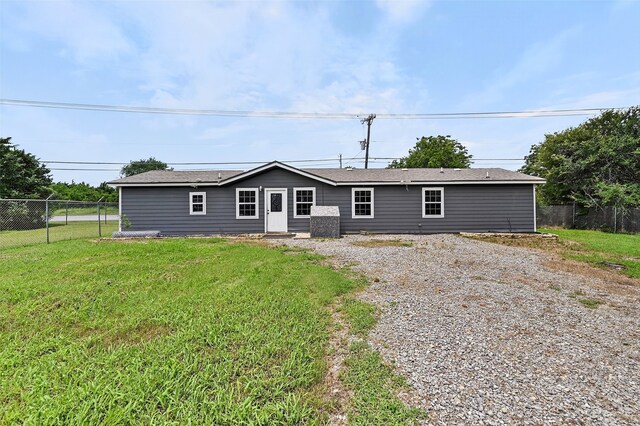231 Juniper Dr, Pottsboro, TX 75076 - rear view of house featuring driveway
