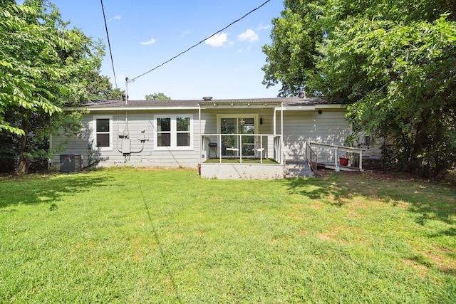 3005 Pate Dr, Fort Worth, TX 76105 - back of property featuring a yard