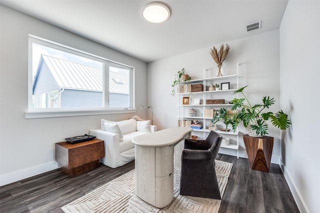1022 Barsotti Ct, Dallas, TX 75212 - sitting room with wood finished floors and baseboards