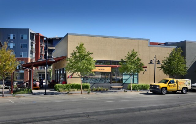 1022 Barsotti Ct, Dallas, TX 75212 - view of building exterior
