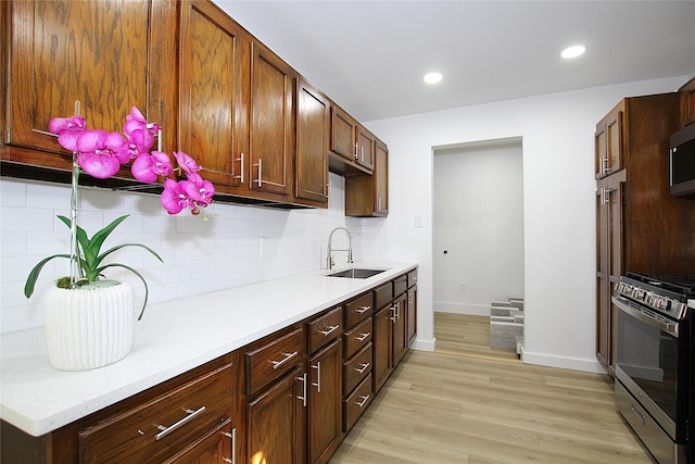 1825 Grove Cir, Mesquite, TX 75149 - kitchen with stainless steel appliances, light countertops, decorative backsplash, light wood-type flooring, and recessed lighting