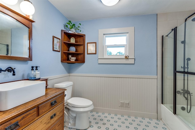 2324 Lynnhaven Rd, Fort Worth, TX 76103 - bathroom featuring a wainscoted wall, vanity, and shower / bathtub combination