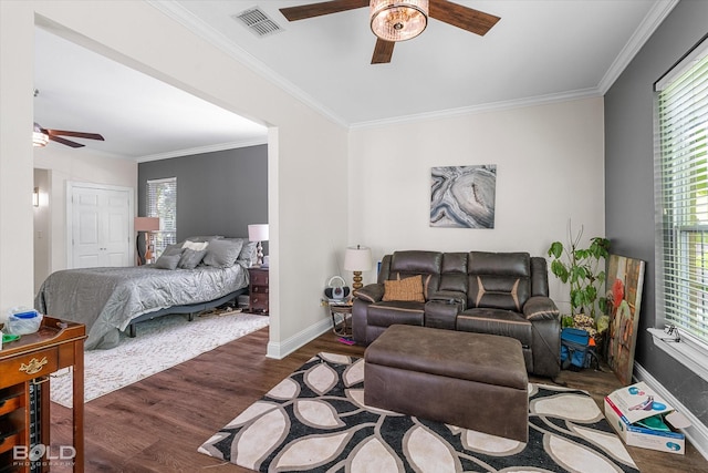 107 Preston Ave, Shreveport, LA 71105 - bedroom featuring wood finished floors, ornamental molding, ceiling fan, and a closet