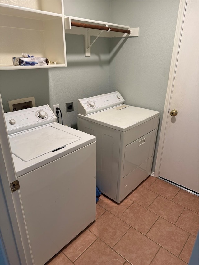 1401 Williams Crk, Mesquite, TX 75181 - laundry area featuring separate washer and dryer and light tile patterned floors