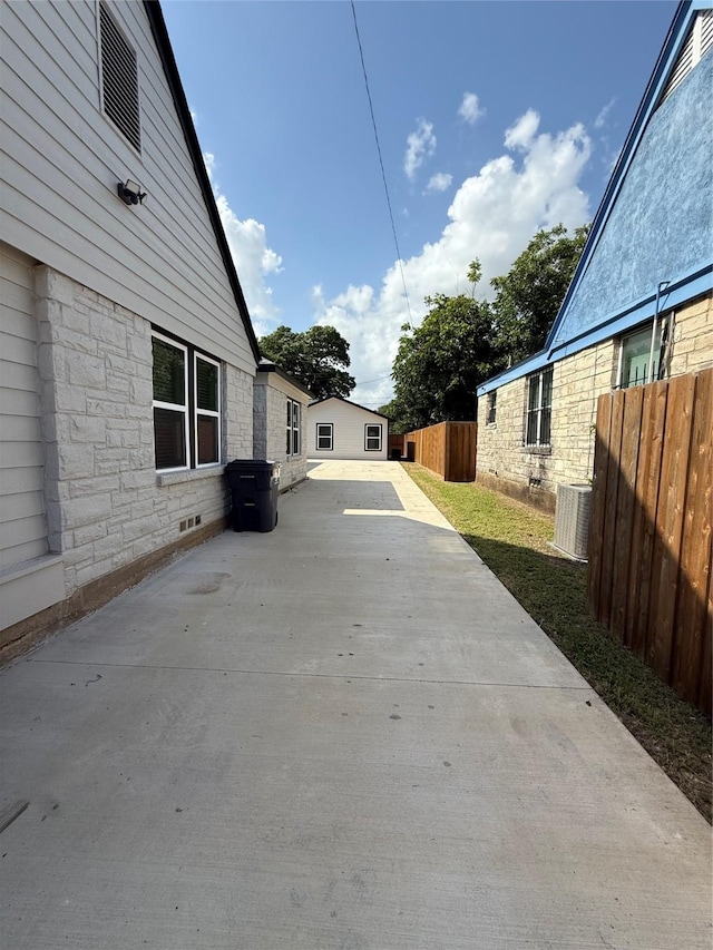 1019 E Waco Ave, Dallas, TX 75216 - view of patio
