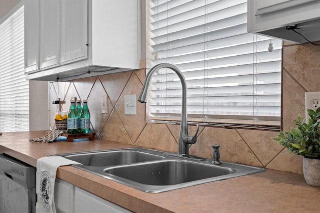 60 N Highland Dr, Sanger, TX 76266 - kitchen view of stainless steel dishwasher and tasteful backsplash