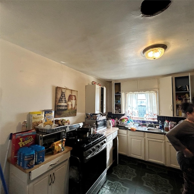 4028 Forbes St, Fort Worth, TX 76105 - kitchen with gas range and dark tile patterned flooring