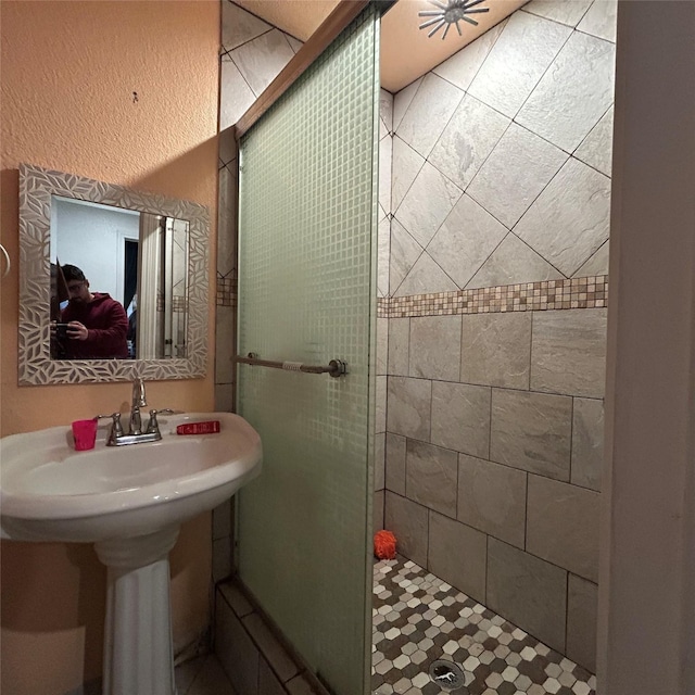 4028 Forbes St, Fort Worth, TX 76105 - bathroom featuring a shower stall and a textured wall
