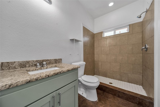2522 Refugio Ave, Fort Worth, TX 76164 - bathroom featuring a tile shower, vanity, and tile patterned floors