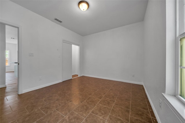 2522 Refugio Ave, Fort Worth, TX 76164 - unfurnished room with baseboards and dark tile patterned flooring