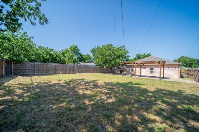 2522 Refugio Ave, Fort Worth, TX 76164 - fenced backyard featuring a patio area
