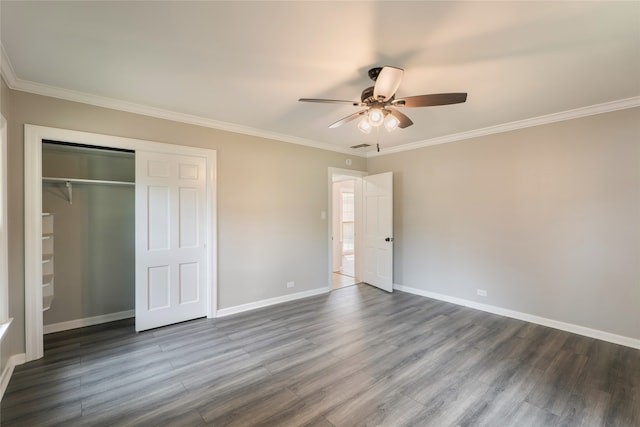 601 N 25th St, Corsicana, TX 75110 - unfurnished bedroom featuring dark wood-style flooring, crown molding, a closet, and a ceiling fan