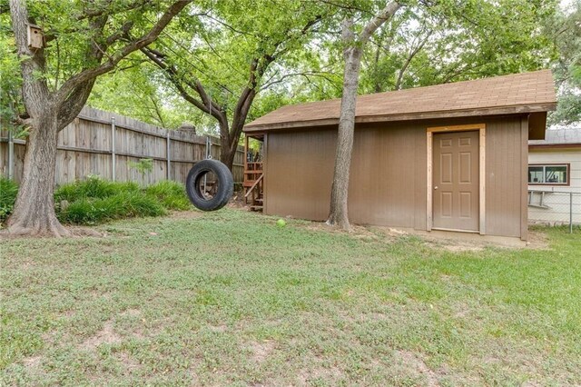 7820 Kermit Ave, Fort Worth, TX 76116 - view of yard with an outbuilding