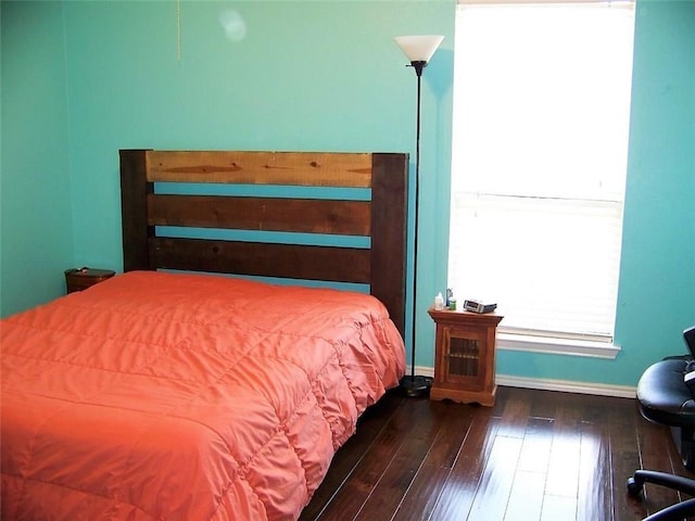 7215 Fossil Hill Dr, Arlington, TX 76002 - bedroom with hardwood / wood-style flooring and baseboards