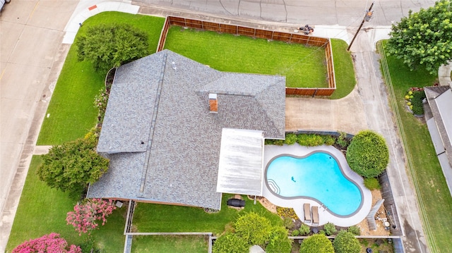 10707 Ferndale Rd, Dallas, TX 75238 - aerial view of property and surrounding area featuring a pool