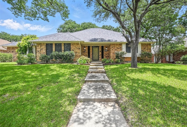4603 Michelle Dr, Arlington, TX 76016 - ranch-style home featuring brick siding and a front yard