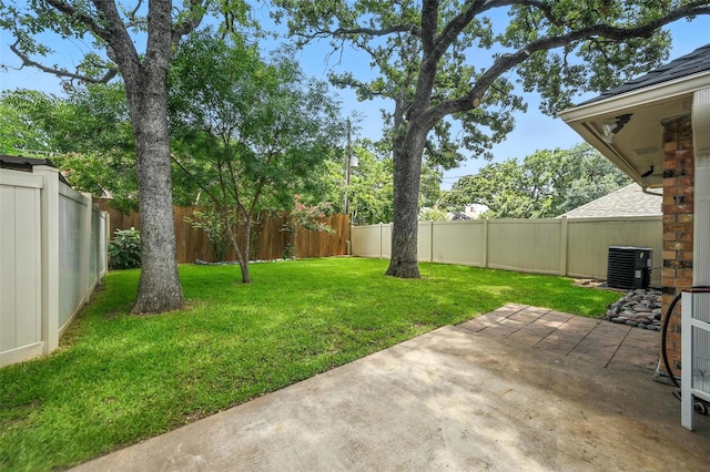 4603 Michelle Dr, Arlington, TX 76016 - fenced backyard with a patio area