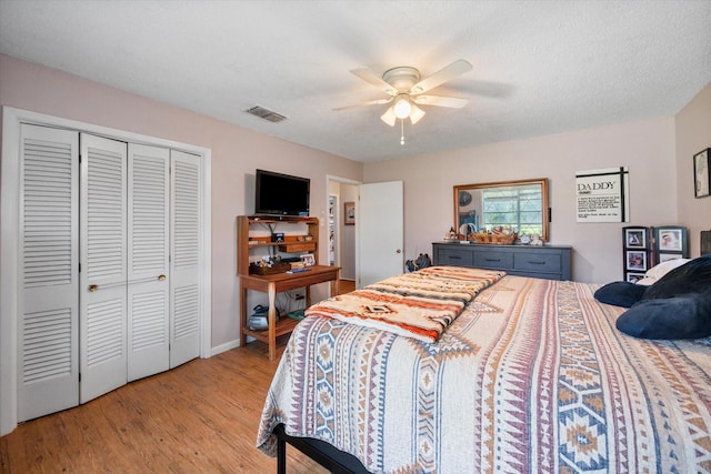 120 Woodland Ave, Corsicana, TX 75110 - bedroom with light wood-style flooring, a closet, and a ceiling fan