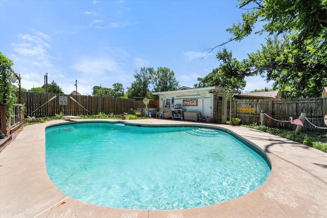 120 Woodland Ave, Corsicana, TX 75110 - view of pool with a fenced backyard and a diving board
