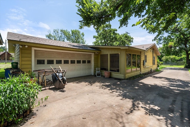 120 Woodland Ave, Corsicana, TX 75110 - view of front of house featuring concrete driveway and a garage