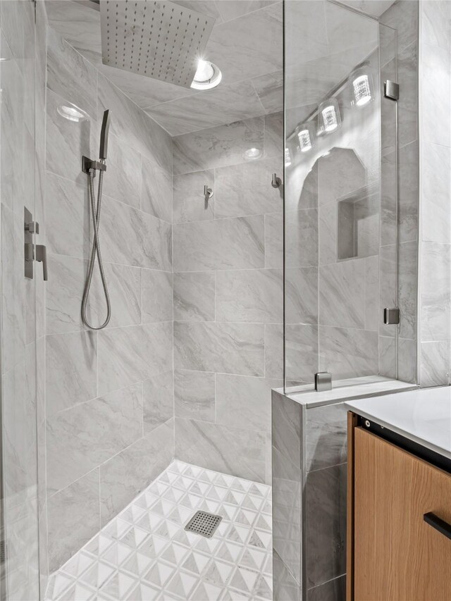 3101 Townbluff Dr Unit 922, Plano, TX 75075 - bathroom with a tile shower and vanity