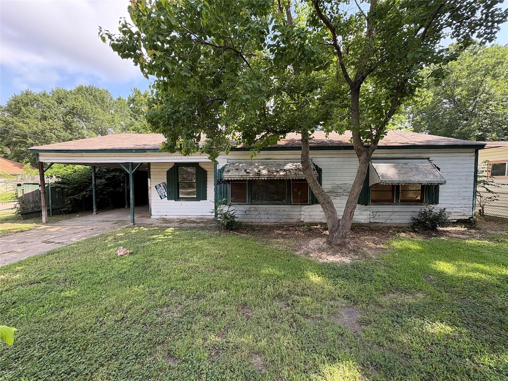 658 W 69th St, Shreveport, LA 71106 - view of front of property featuring concrete driveway