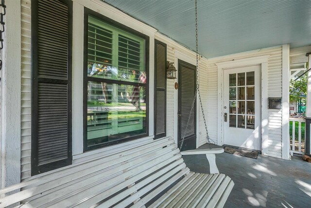 501 W Parks Ave, Waxahachie, TX 75165 - view of wooden porch