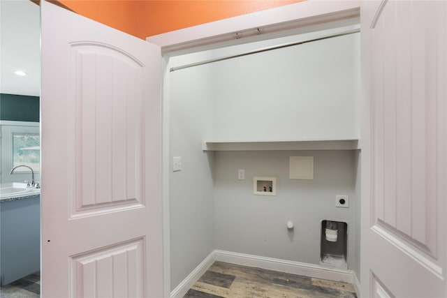 392 Calle Cedro Dr, Sherman, TX 75090 - washroom featuring hookup for a gas dryer, electric dryer hookup, wood finished floors, hookup for a washing machine, and recessed lighting