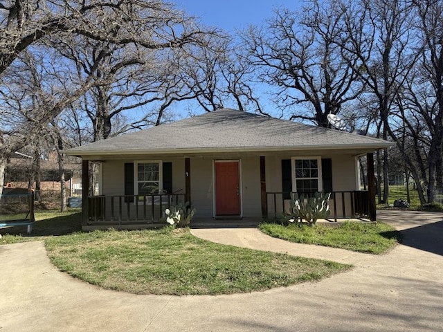 900 Reese Ln, Azle, TX 76020 - view of front of property with a porch