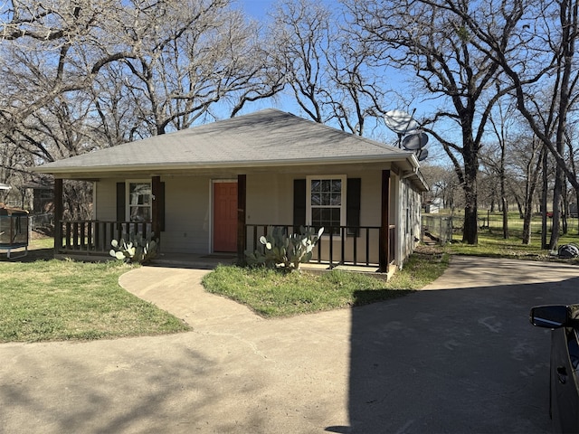 900 Reese Ln, Azle, TX 76020 - view of front of home with a porch and roof with shingles
