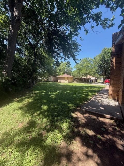 8761 S County Rd, Frisco, TX 75034 - view of green lawn