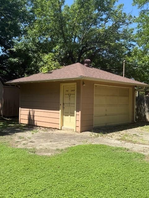 8761 S County Rd, Frisco, TX 75034 - view of detached garage