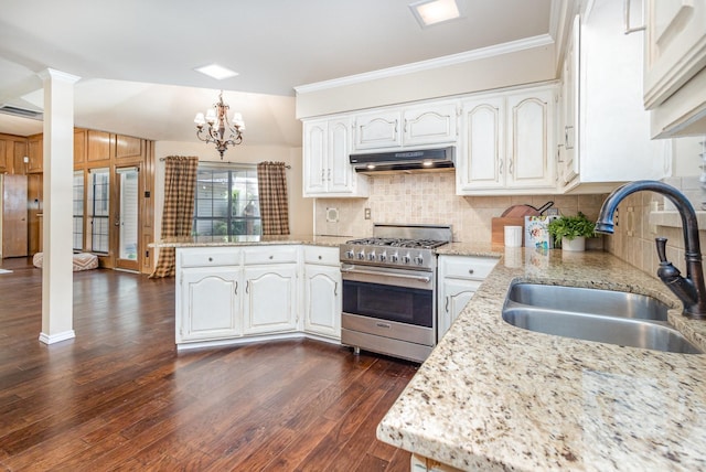 6515 Genstar Ln, Dallas, TX 75252 - kitchen featuring high end stainless steel range, under cabinet range hood, ornamental molding, a peninsula, and a chandelier