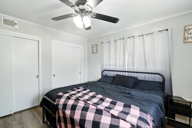 1442 W Water St, Weatherford, TX 76086 - bedroom featuring wood finished floors, crown molding, and ceiling fan