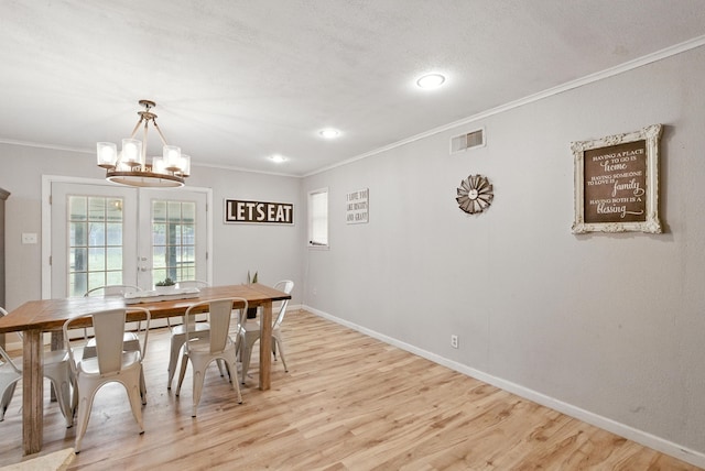1442 W Water St, Weatherford, TX 76086 - dining area with a chandelier, light wood-style floors, ornamental molding, and recessed lighting