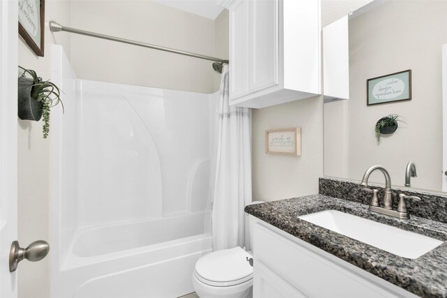 319 W Johnson St, Denison, TX 75020 - bathroom with vanity and shower / bath combination with curtain
