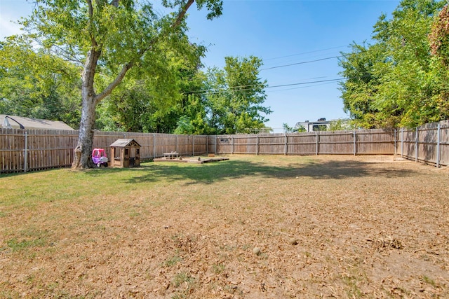 319 W Johnson St, Denison, TX 75020 - view of fenced backyard