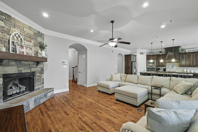 6902 Golf Green Dr, Arlington, TX 76001 - living area with ornamental molding, arched walkways, ceiling fan, recessed lighting, and wood finished floors
